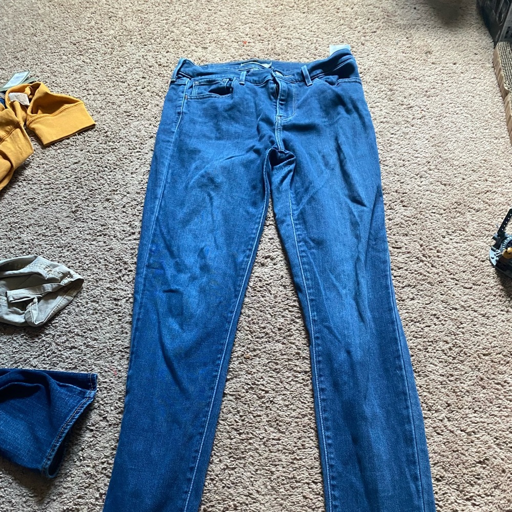 Levi’s 28 high rise super skinny